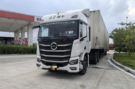 北京重卡LNG牽引車(chē)：經(jīng)濟(jì)又高效，快遞運(yùn)輸路上的優(yōu)選伙伴