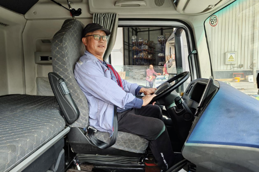 連川貨運(yùn)石隊(duì)長(zhǎng)點(diǎn)贊北京重卡：品質(zhì)卓越出勤高，讓長(zhǎng)途干線(xiàn)運(yùn)輸之路更舒心